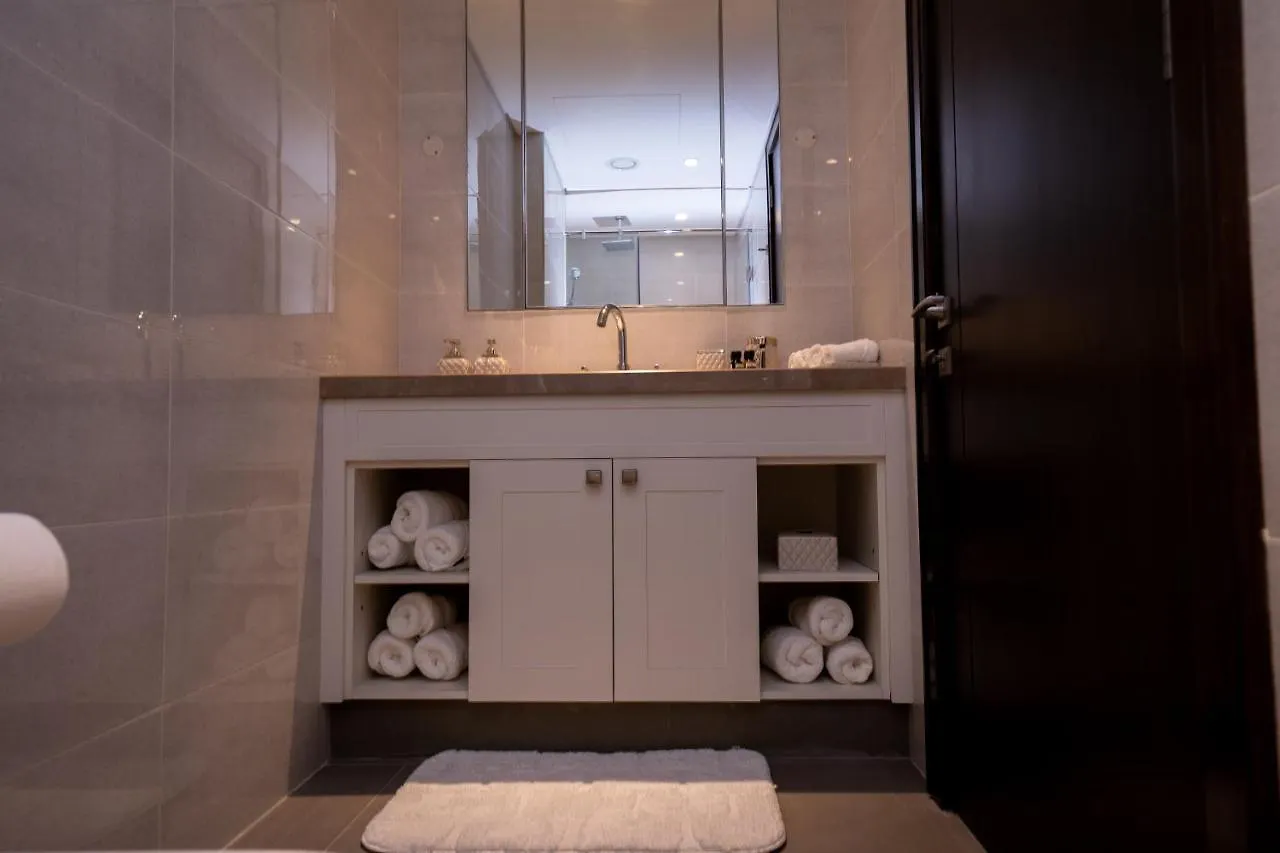 Majestay - Luxury Living Dubai Apartment